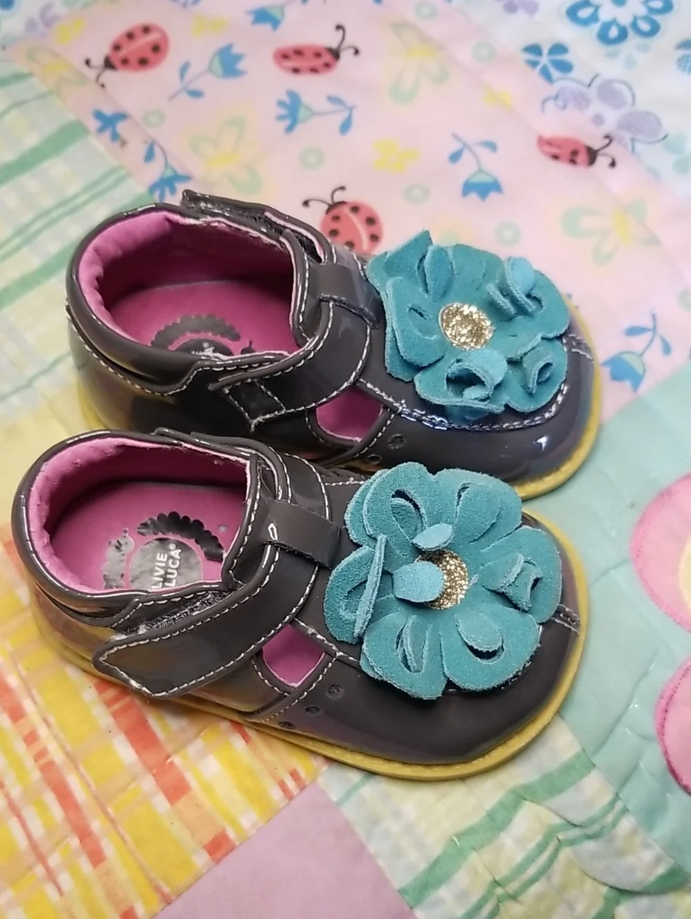 Livie & Luca Gray Patent Leather Mary Janes w/Teal Suede Flowers Size 4 Blossoms